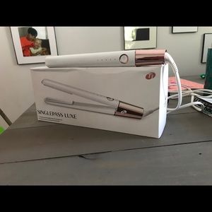 T3 Singlepass Pass Luxe Professional Flat Iron